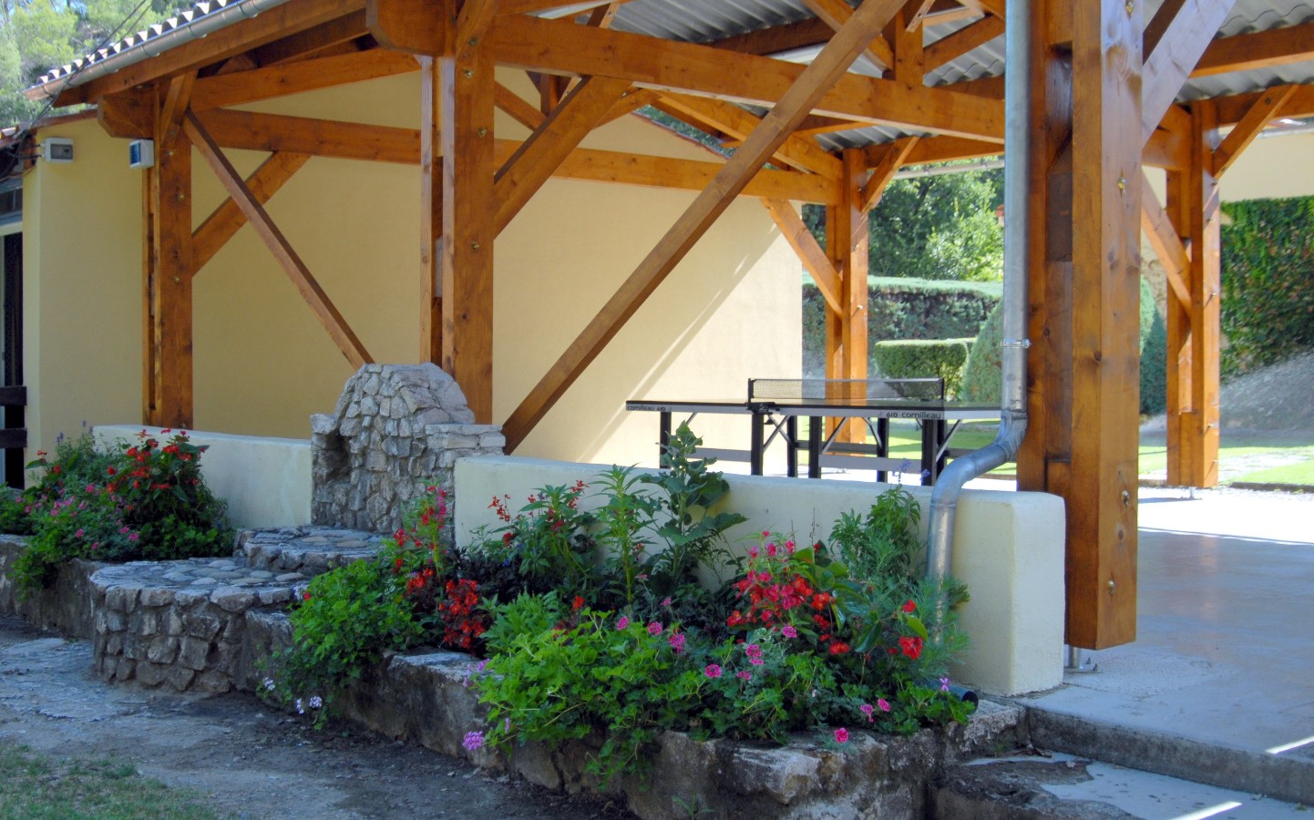 Table de ping ping à la baume village vacances à la roque d'anthéron Table de ping ping à la baume village vacances à la roque d'anthéron